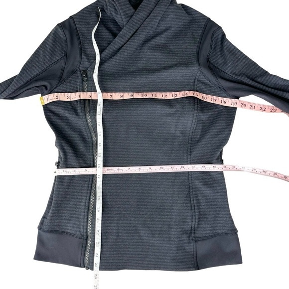 Lululemon stripe gray black pique Bhakti zip jacket asymmetric Luon 10 - Picture 15 of 17